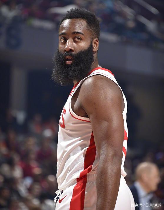 阿尔巴全场数据：2抢断3关键传球+风骚脚后跟助攻队友破门（阿尔巴闪耀全场：2次抢断+3次关键传球，脚后跟妙传助攻破门）