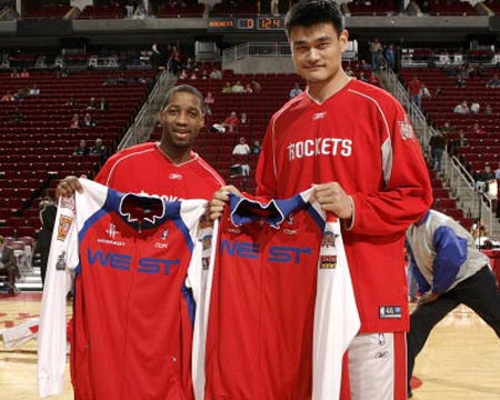 施梵宇穿卫衣练球备战路人王总决赛（施梵宇卫衣加身苦练，冲刺路人王总决赛）