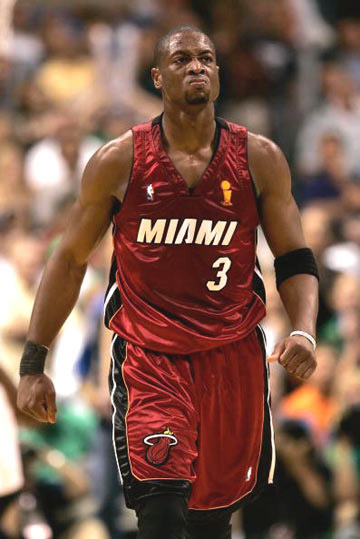 前队友：曾和马拉多纳开车出行，交警把我们拦住只为和他合影（前队友忆：与马拉多纳同车外出，交警拦停只为合影）