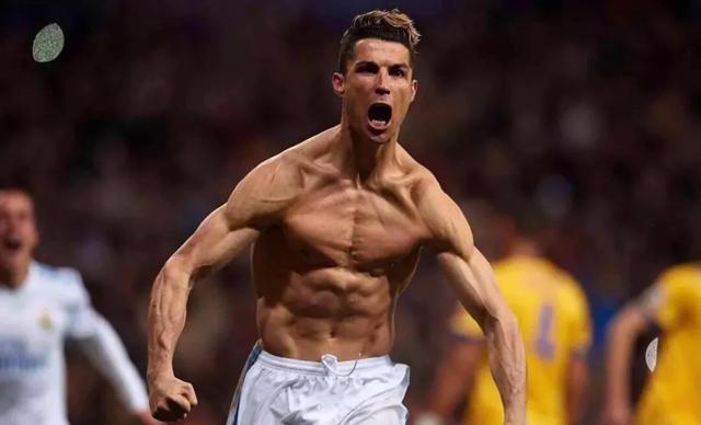 爱德华兹：杰伦·布朗进球后嘲笑我太矮小，这彻底激发了我（爱德华兹：杰伦·布朗进球后讥讽我身高，完全点燃了我的斗志）