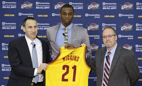 本轮欧洲世预赛最佳候选：帕罗特、姆巴佩、奥亚萨瓦尔、哈兰德（欧洲世预赛本轮最佳候选：姆巴佩、哈兰德、奥亚萨瓦尔、帕罗特）