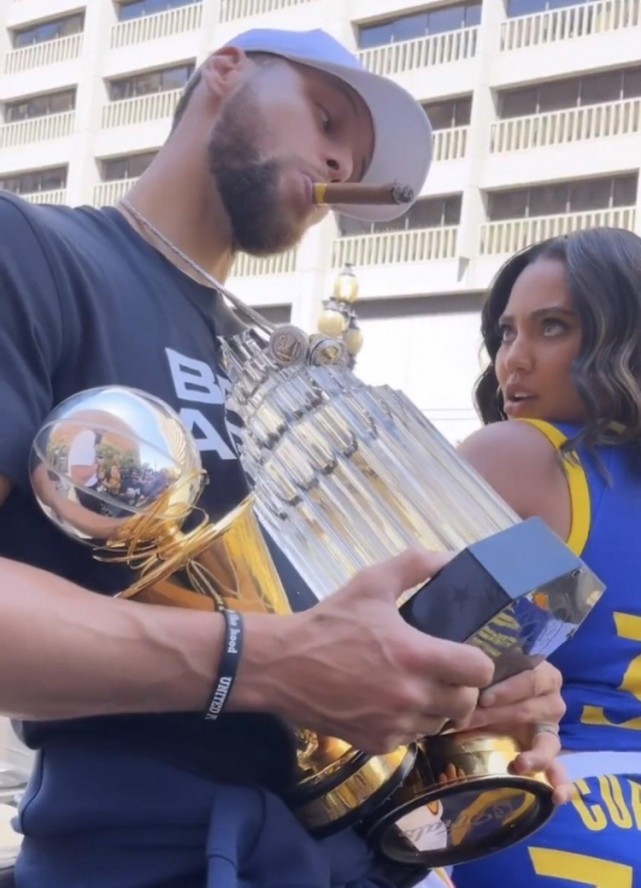 略伦特：若没被西班牙征召我也不难过；我现在享受品葡萄酒（略伦特：即便不入选西班牙队也坦然，如今正享受品葡萄酒的时光）